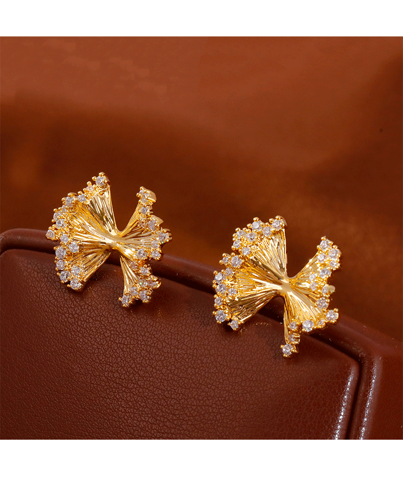 Hyacinth exaggerated design sense zircon pleated bow stud earrings, niche style, light luxury and high-end feel, versatile daily earrings pic 7