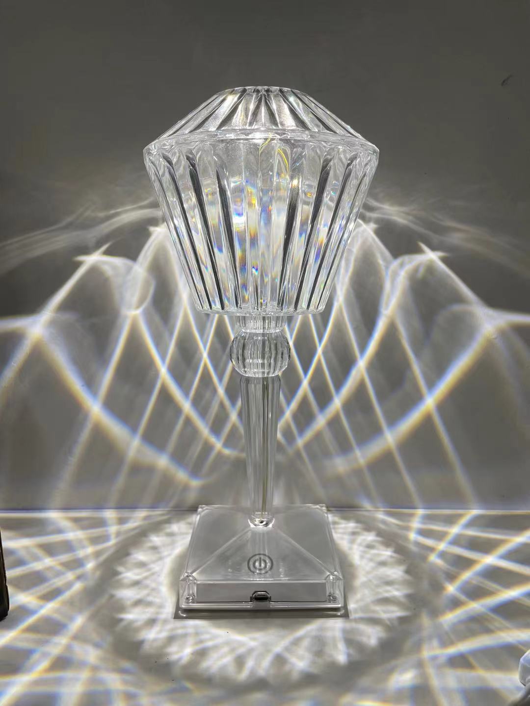 跨境 新款钻石水晶棱形光影网红ins台灯餐桌氛围USB充电床头夜灯详情2