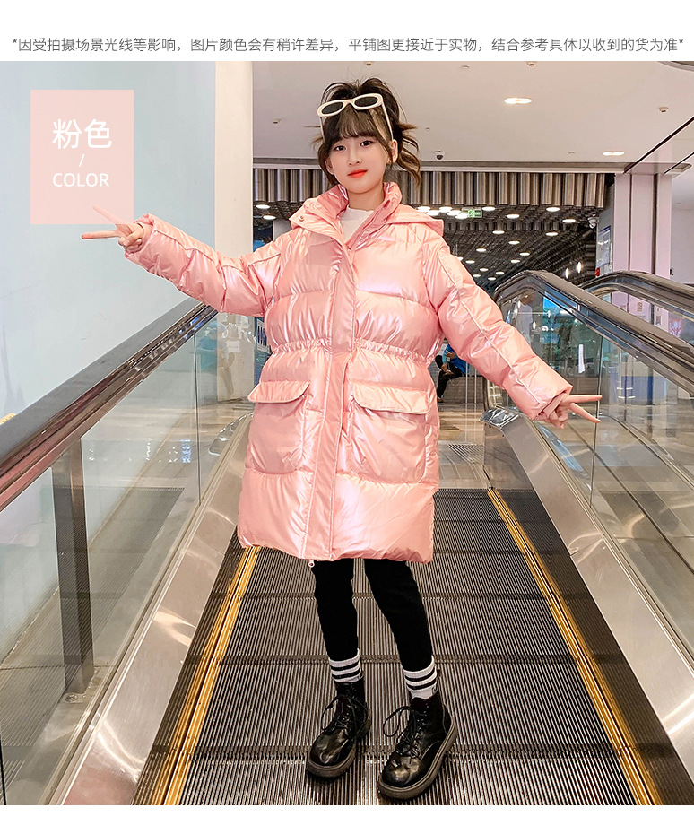 The new cotton-padded jacket for girls in 2023 features a longer winter design with a cinched waist and skirt. It is a plump and stylish cotton-padded jacket for children pic 23