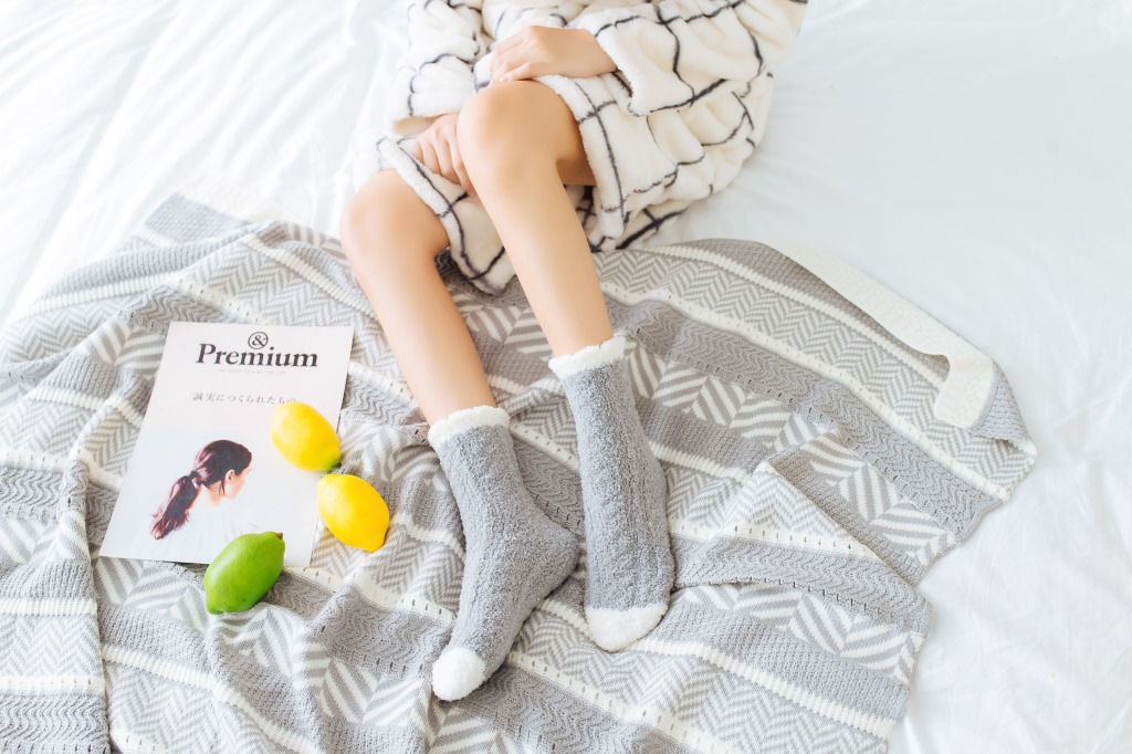 珊瑚绒女袜子批发 韩版家居珊瑚绒加绒加厚保暖中筒地板袜详情24