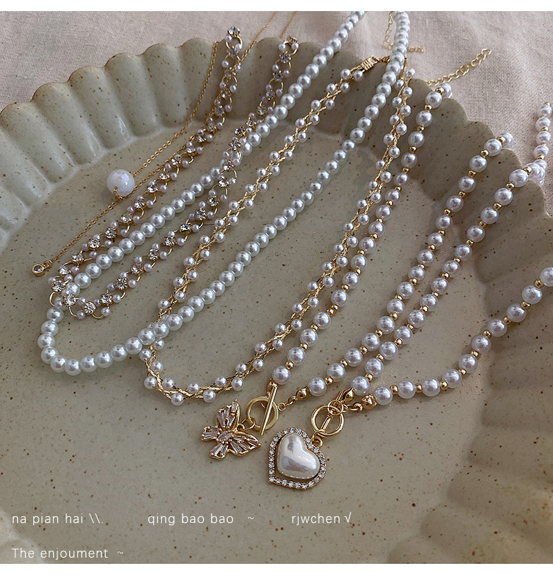 French retro high-end pearl necklace with a unique feminine charm, simple and elegant sweater chain, gentle and fairy-like accessory pic 4