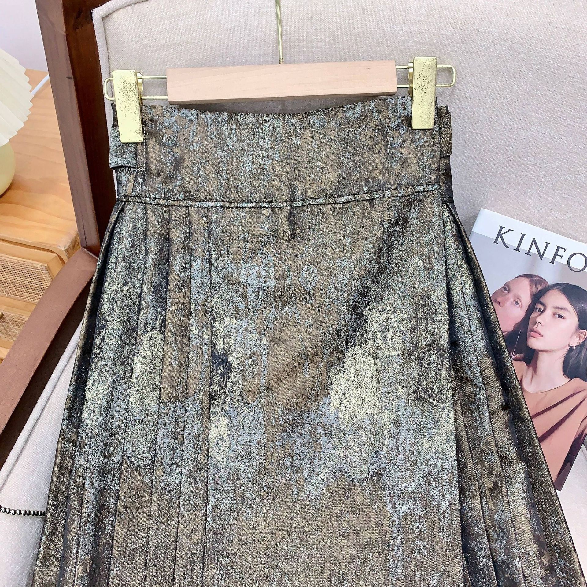 In-stock [Drunken Qiongfang] New Chinese-style gilded horse Face dress for Autumn and Winter, retro high-waisted half-body style pic 28