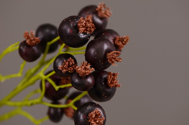 Dongli Flower Industry offers wholesale of artificial flowers for Chinese-style living room, home and dining table decoration. We provide one-piece consignment services for large branches, multi-headed artificial berries, rose fruits, small white fruits and green fruits pic 23