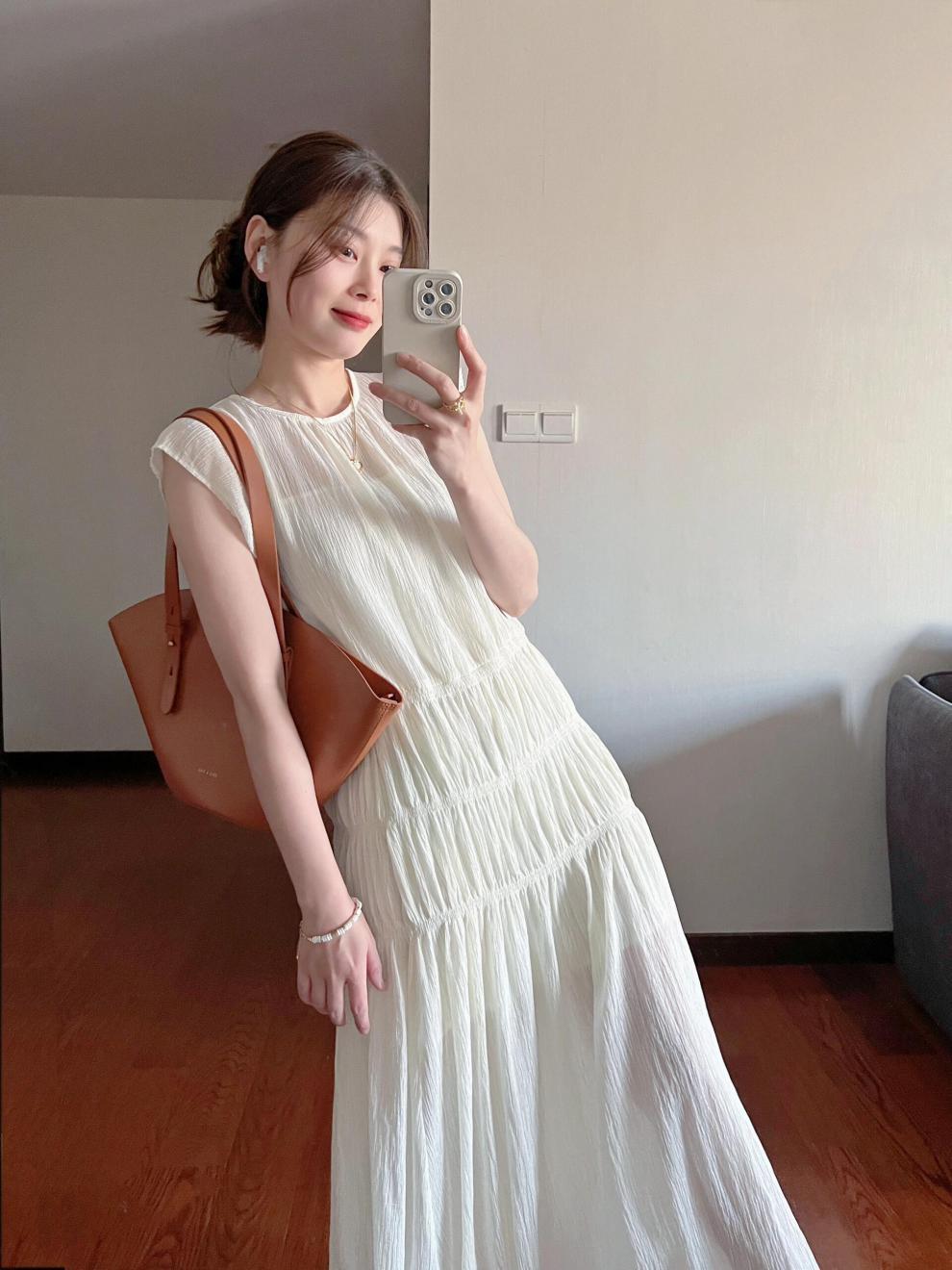 法式温柔褶皱肌理仙气小飞袖连衣裙女夏季新款慵懒风无袖长裙详情5
