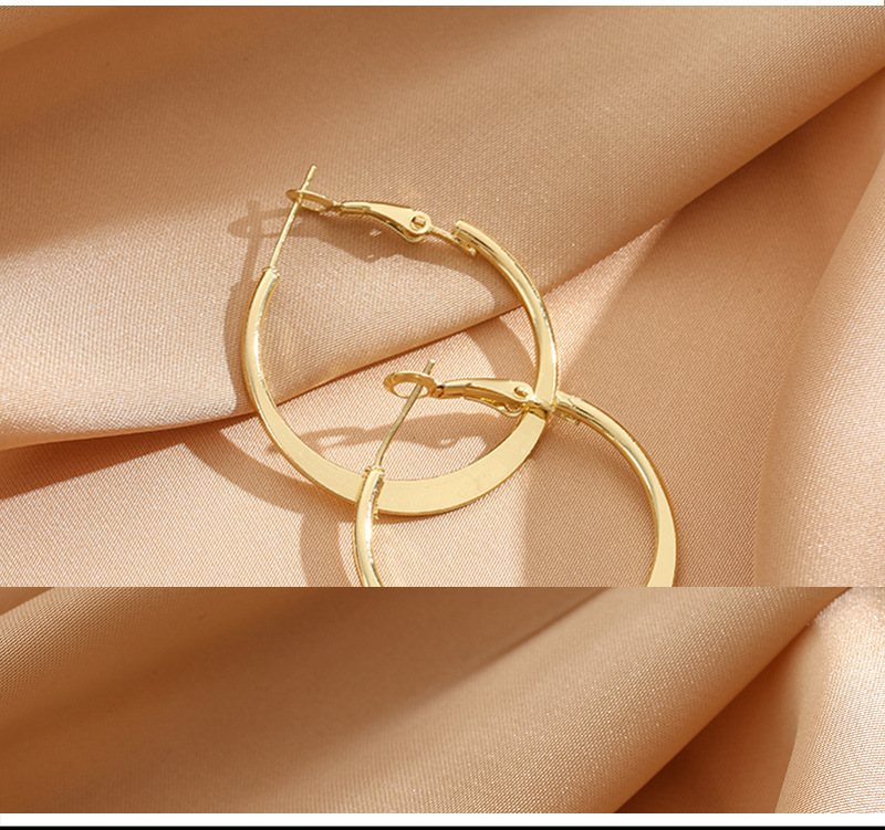 S925 Silver needle European and American style fashionable earrings, simple and elegant, niche and individual, high-end sense, stud earrings for women wholesale pic 13