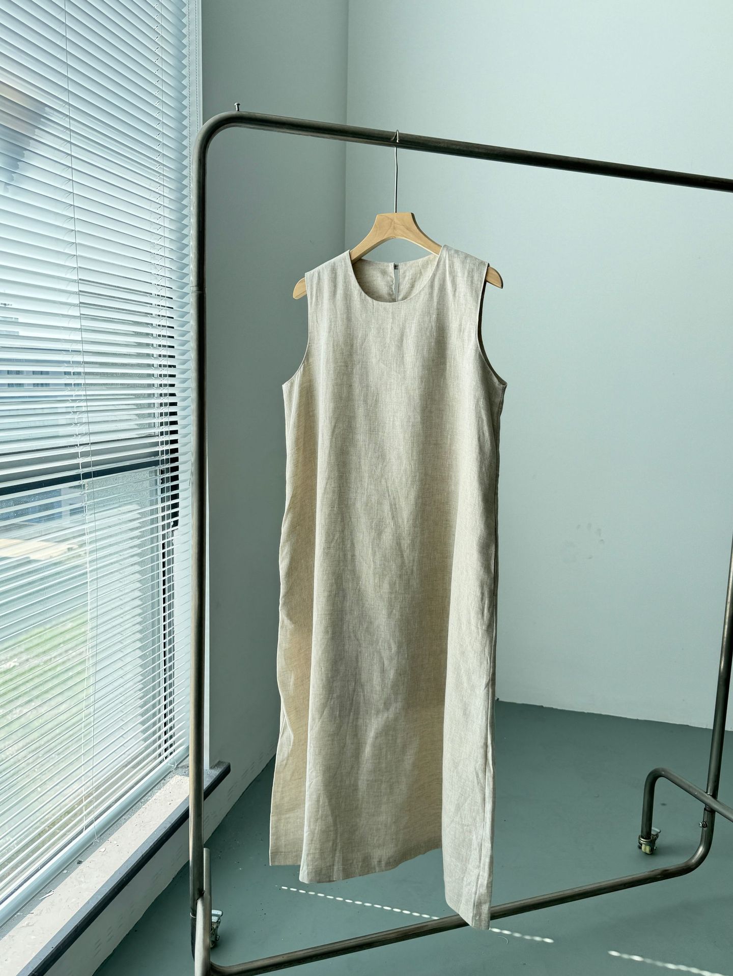 2024 Minimalist and elegant all-linen vest dress for women, summer sleeveless long dress for women pic 31