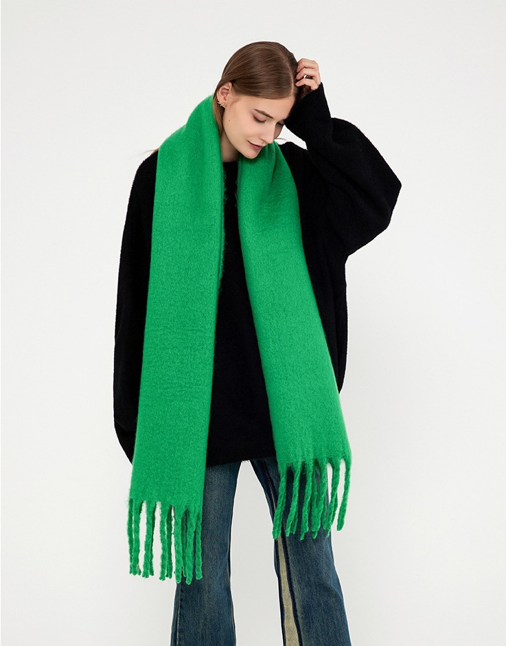 The 2024 new style scarf features solid mohair and winter macarons with thick tassels, providing warmth for ladies in autumn, winter and Christmas pic 8