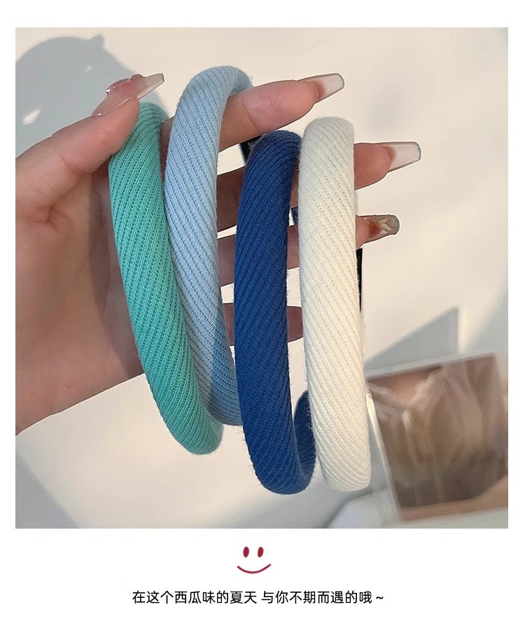 Klein blue hair band is a versatile summer accessory for women going out. It features a high-end, trendy hair band and a French retro hair tie headband pic 15