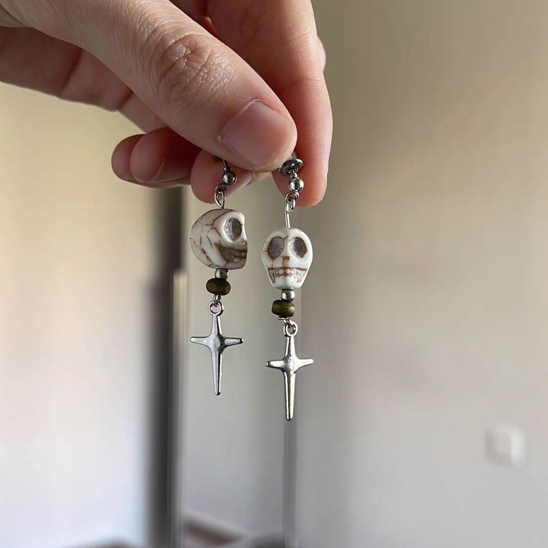 新款小尖锥耳钉耳坠男女小众个性朋克亚文化钛钢不掉色不对称耳饰详情4