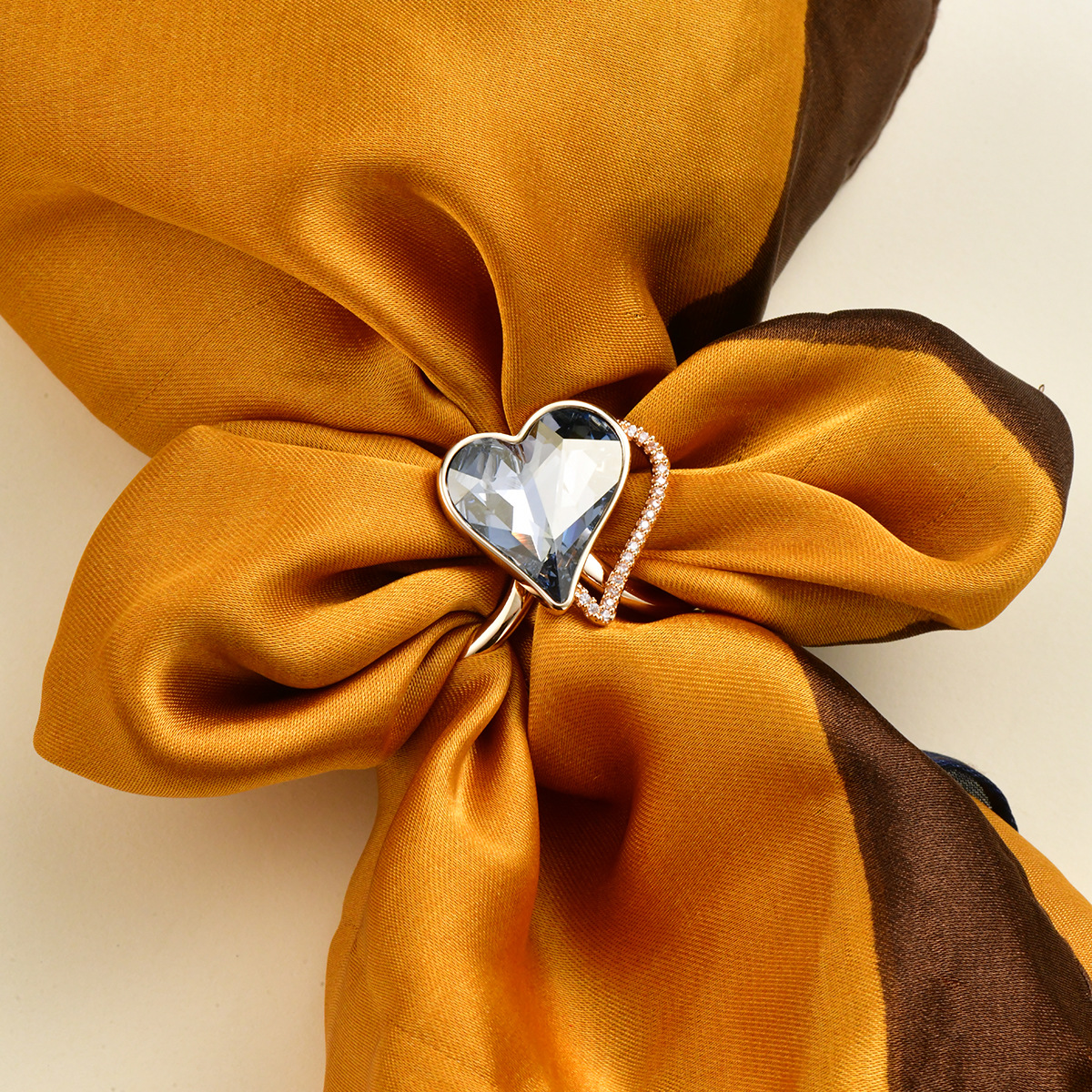 丝巾扣纯铜微镶爱心型奥地利进口水晶X型指环蝴蝶结厂家批发直播详情2