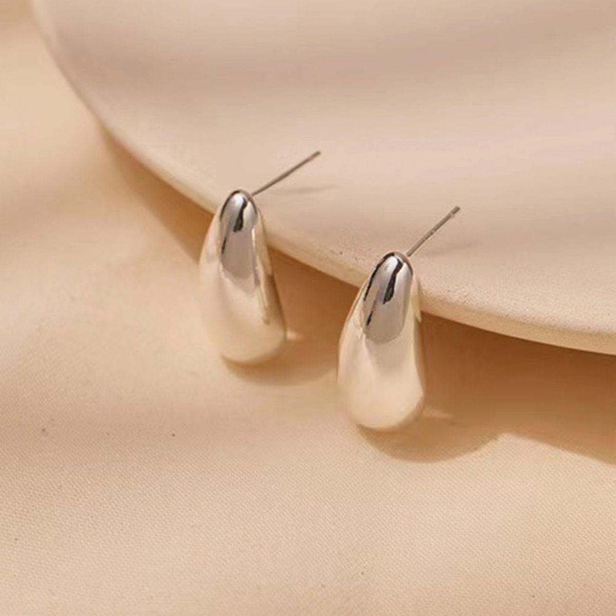 潮流水滴耳环女小众轻奢气质时尚感耳饰爆款铜镶锆石银针耳坠批发详情6