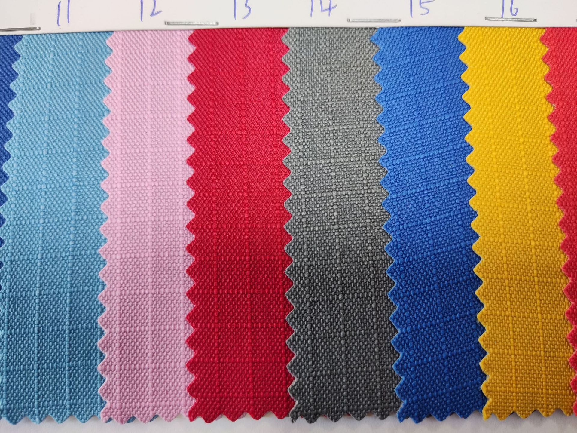 600D five-inch pvc grid fabric coated Oxford cloth calendered bag fabric pic 2
