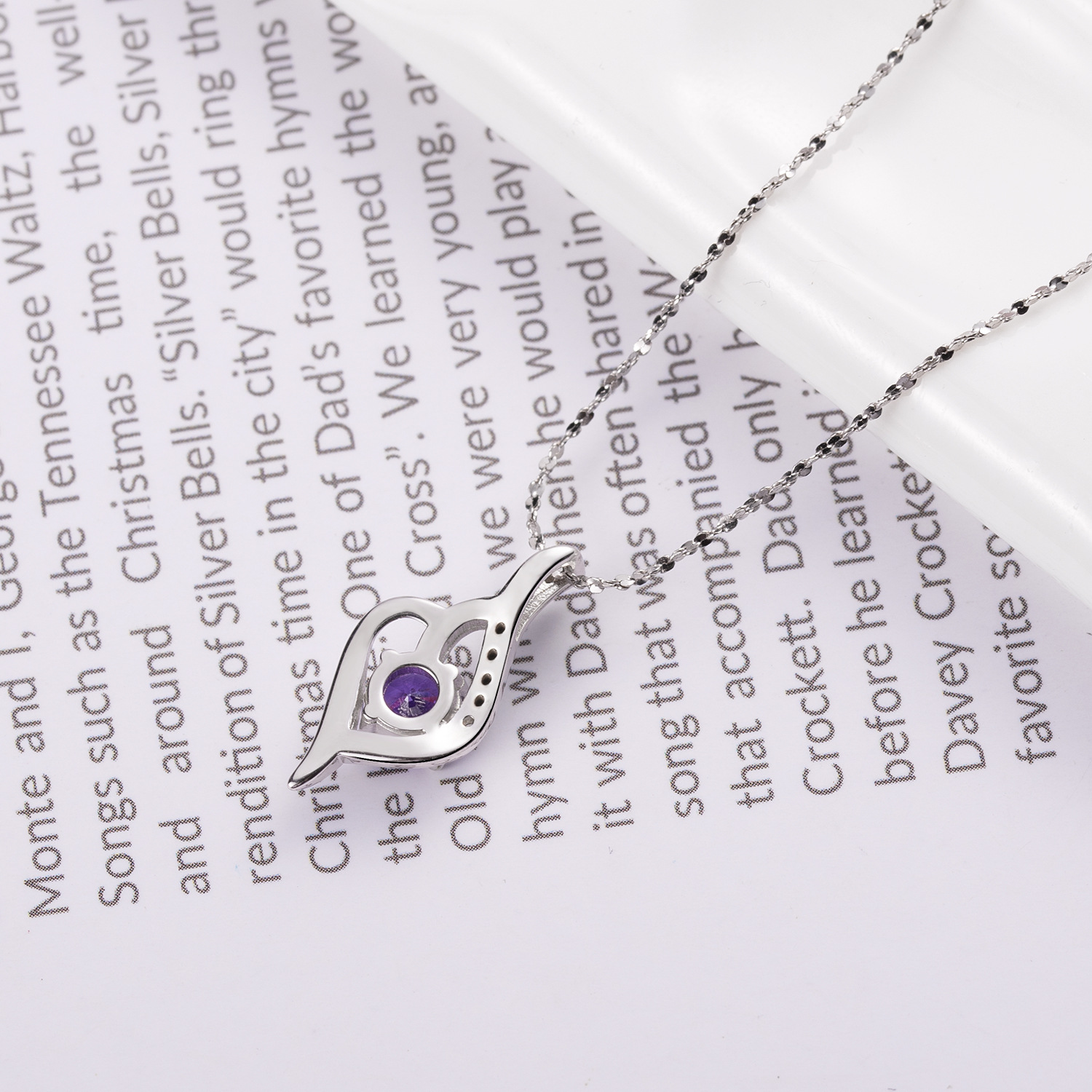 A high-quality imitation D-color moissanite four-leaf clover female pendant with eight hearts and eight arrows from a live-streaming product by a popular influencer on Kuaishou and Douyin pic 106