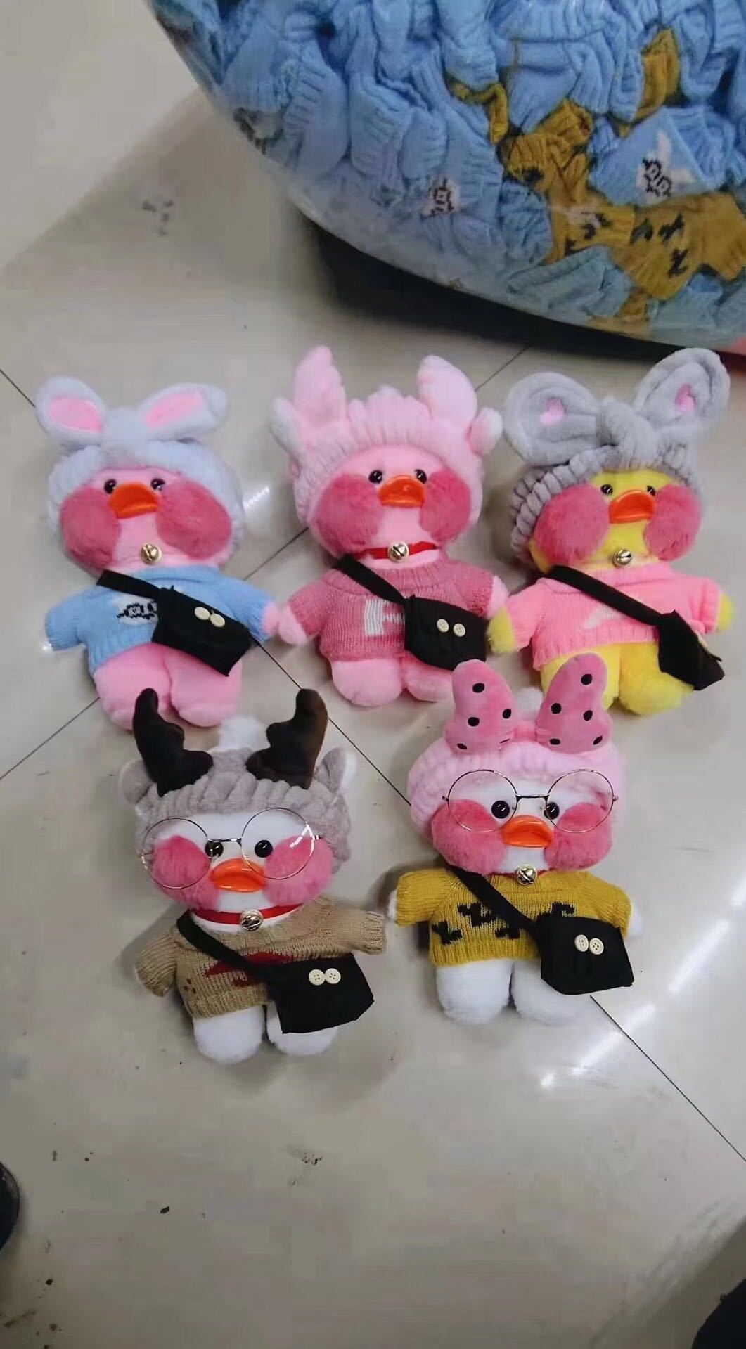 抖音同款网红鸭玻尿酸小黄鸭变身换装毛绒儿童玩具公仔跨境热销详情6