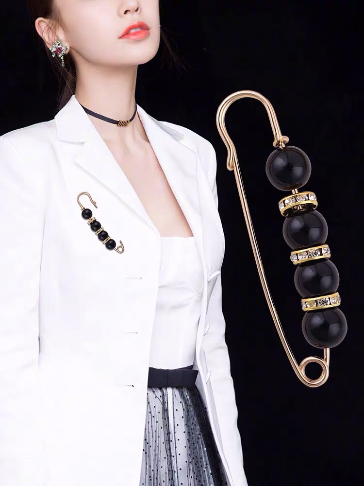 A must-have for reducing waist size and slimming the waist: tightens waistbands and skirts, adjusts anti-exposure buttons, brooches, and pins for women to secure clothes pic 7