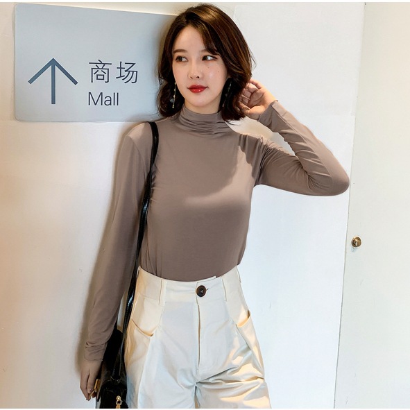 The 2022 autumn and winter new style base shirt for women is a semi-high-neck long-sleeved solid color with black fungus edges, paired with a fitted and warm German velvet top pic 5
