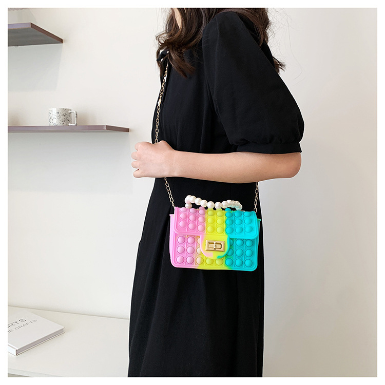 A new silicone bag for women in spring 2022, a trendy and avant-garde rat-killing pearl chain small square bag pic 19