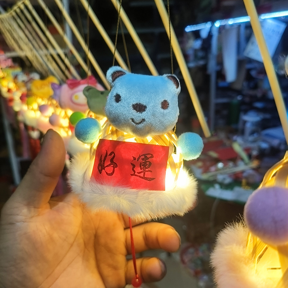 Lantern stalls with ancient-style plush toys and bamboo weaving that glow are also popular tourist attractions. Hand-held lanterns, Mid-Autumn Festival small lanterns, Mid-Autumn Festival little rabbits, and small maneki Neko pendants pic 8