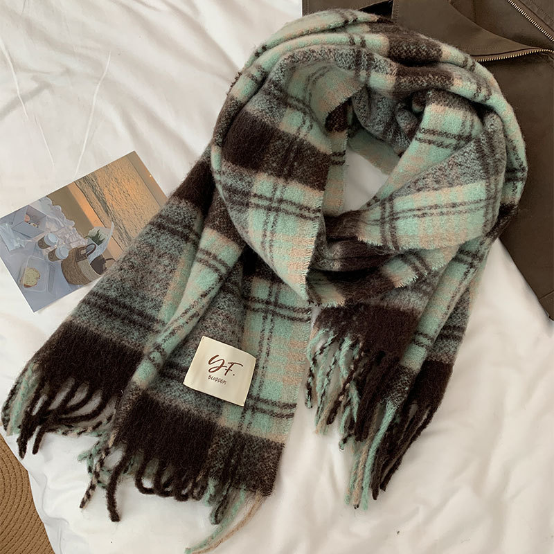 This winter Korean version of the export-oriented scarf is versatile. It features a thick and enlarged solid color shawl made of mohair, exuding a high-end and warm vibe pic 1