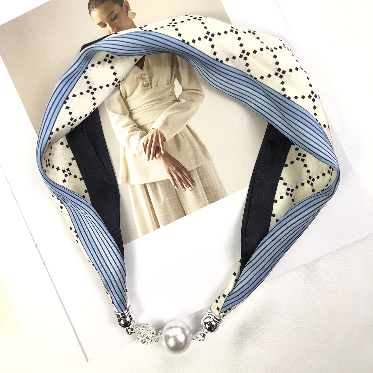One-piece consignment cross-border exclusive summer fashionable and versatile silk pearl necklaces, silk scarves, buckles and scarves factory wholesale pic 30