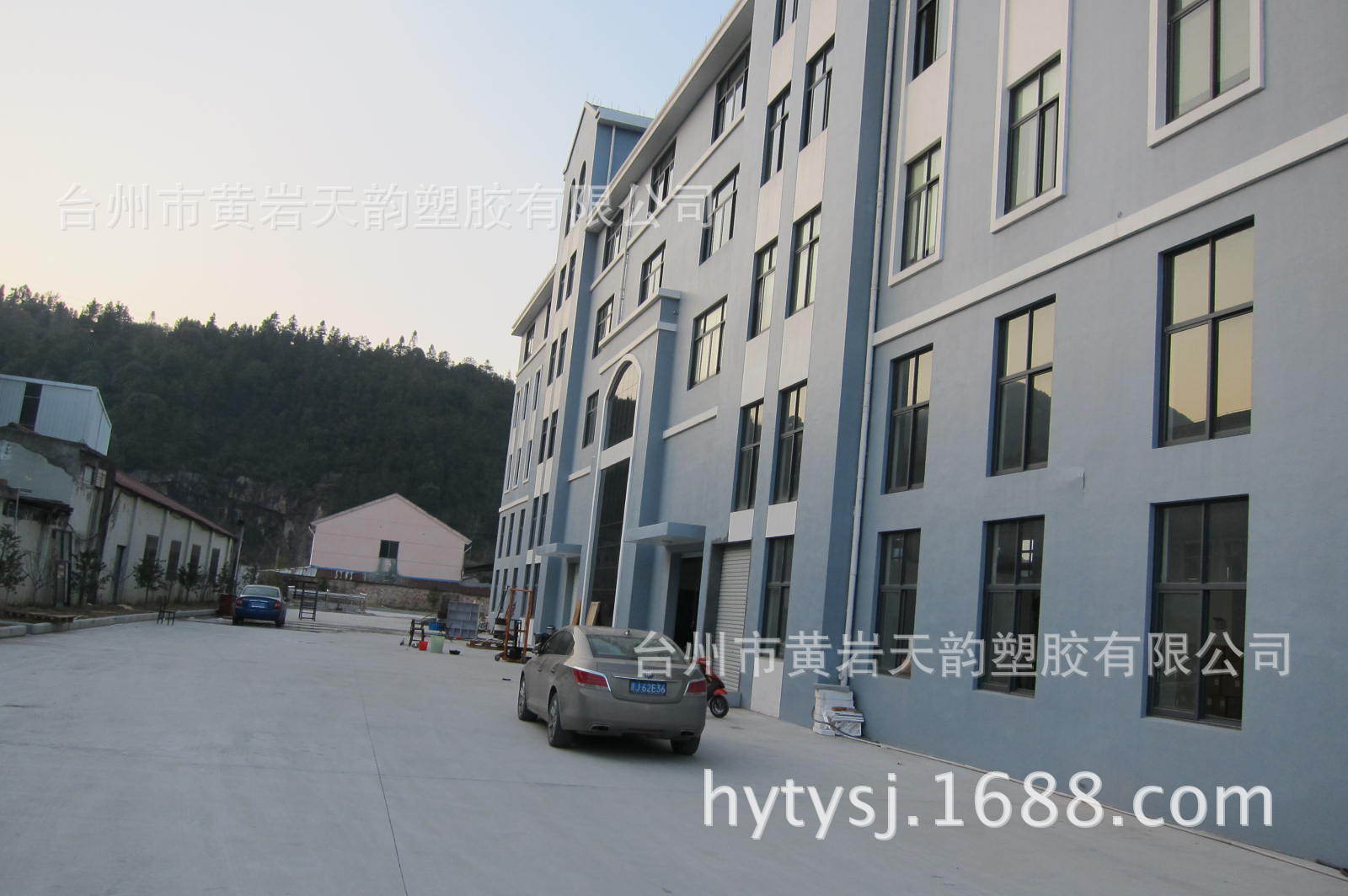 Factory processing and customization of thickened square hand-held ice cube buckets for bar use, with 1.7L small ice cube buckets in stock for foreign trade pic 6