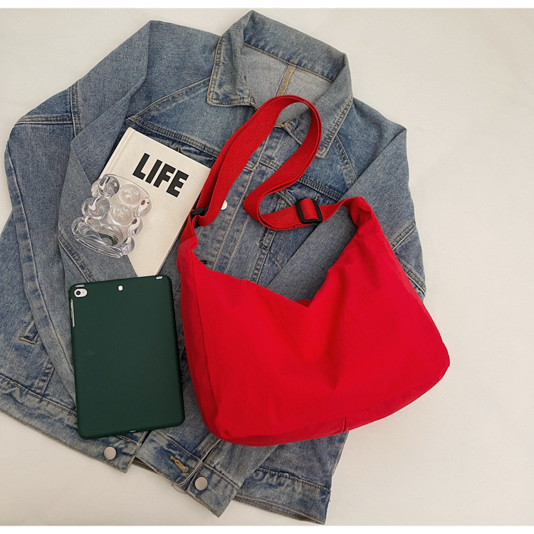 防水尼龙布袋斜挎包2024新款百搭饺子包简约百搭大容量上课单肩包详情23