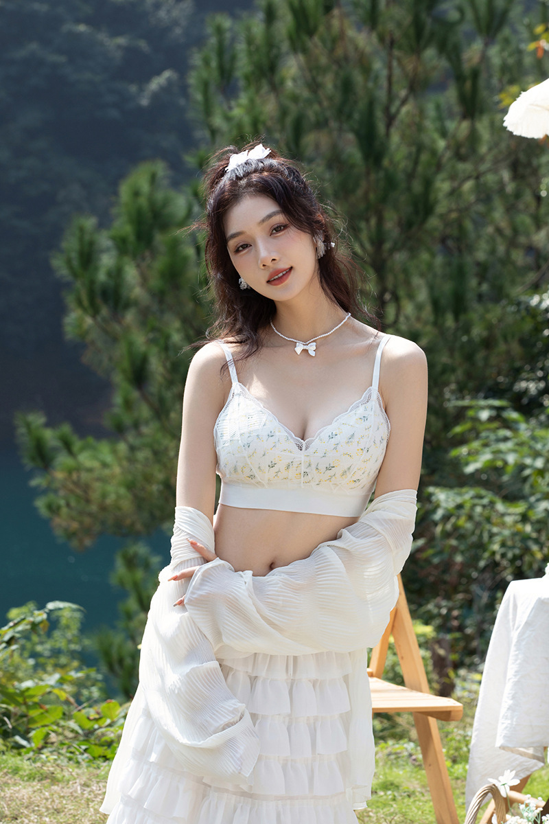 高品质新款翠花蕾丝背心托胸固定杯内衣收副乳田园风少女无缝裹胸详情33