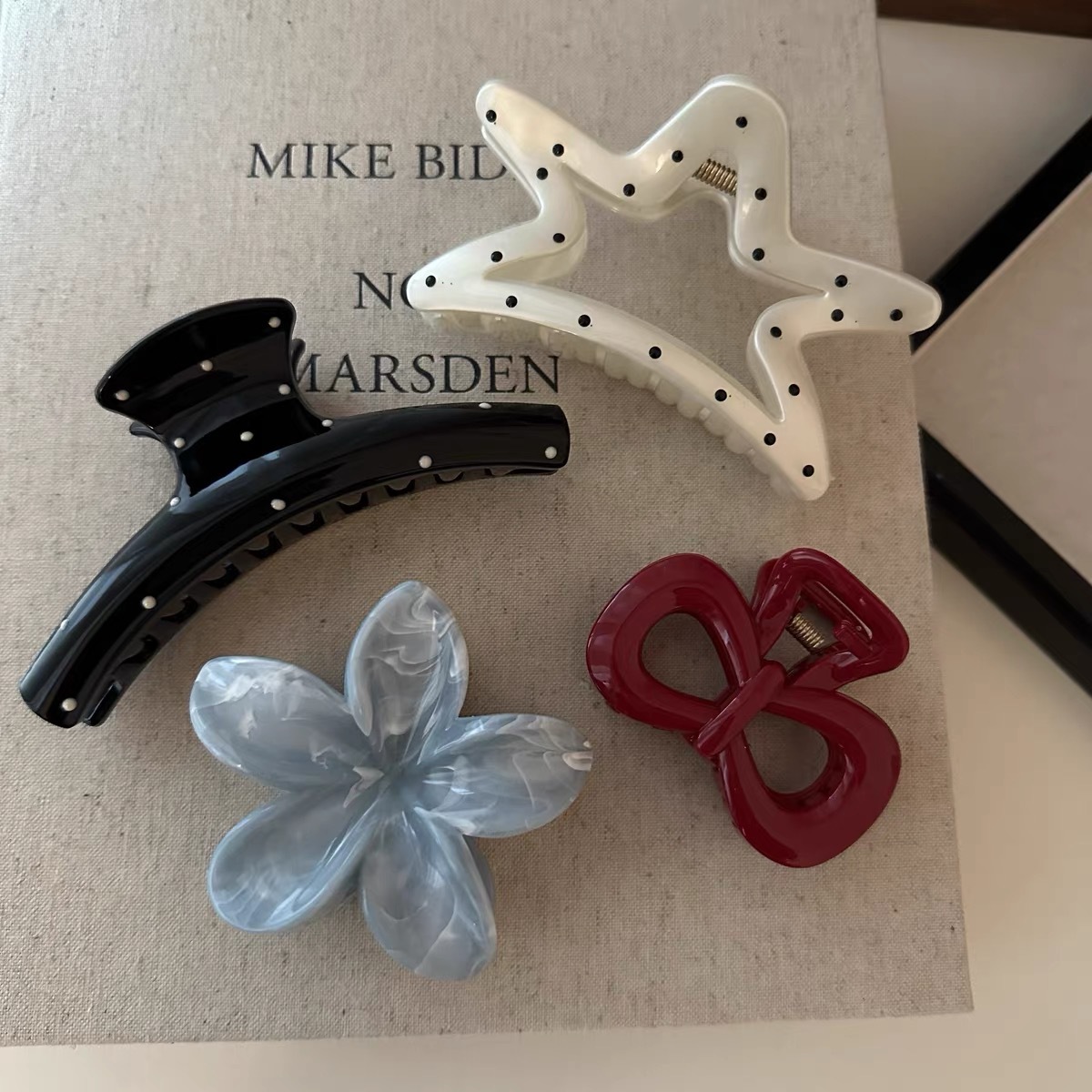 A best-selling, niche, high-appeal polka dot fryer clip, simple and elegant, half-tied hair clip at the back of the head pic 2