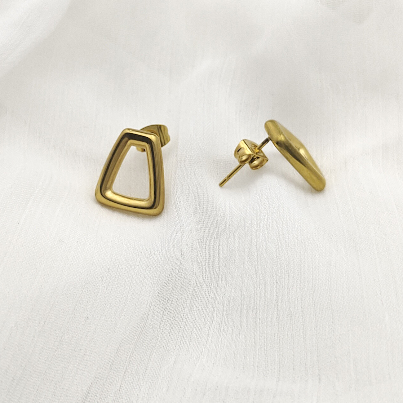新款欧美个性时尚简约几何形不锈钢钛钢女金色三角形耳环耳钉批发详情7
