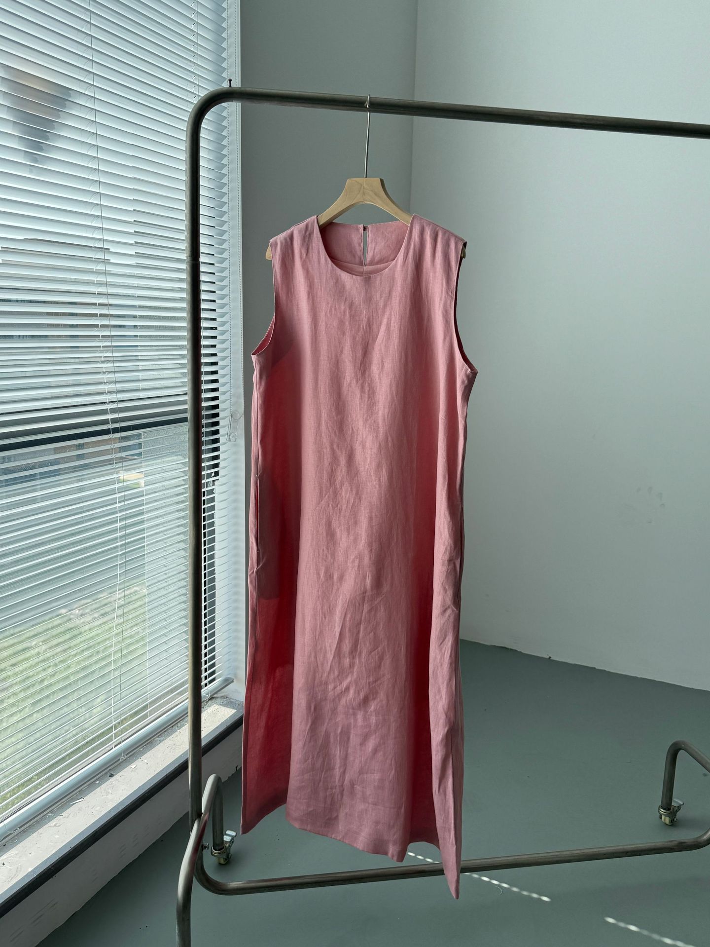 2024 Minimalist and elegant all-linen vest dress for women, summer sleeveless long dress for women pic 33