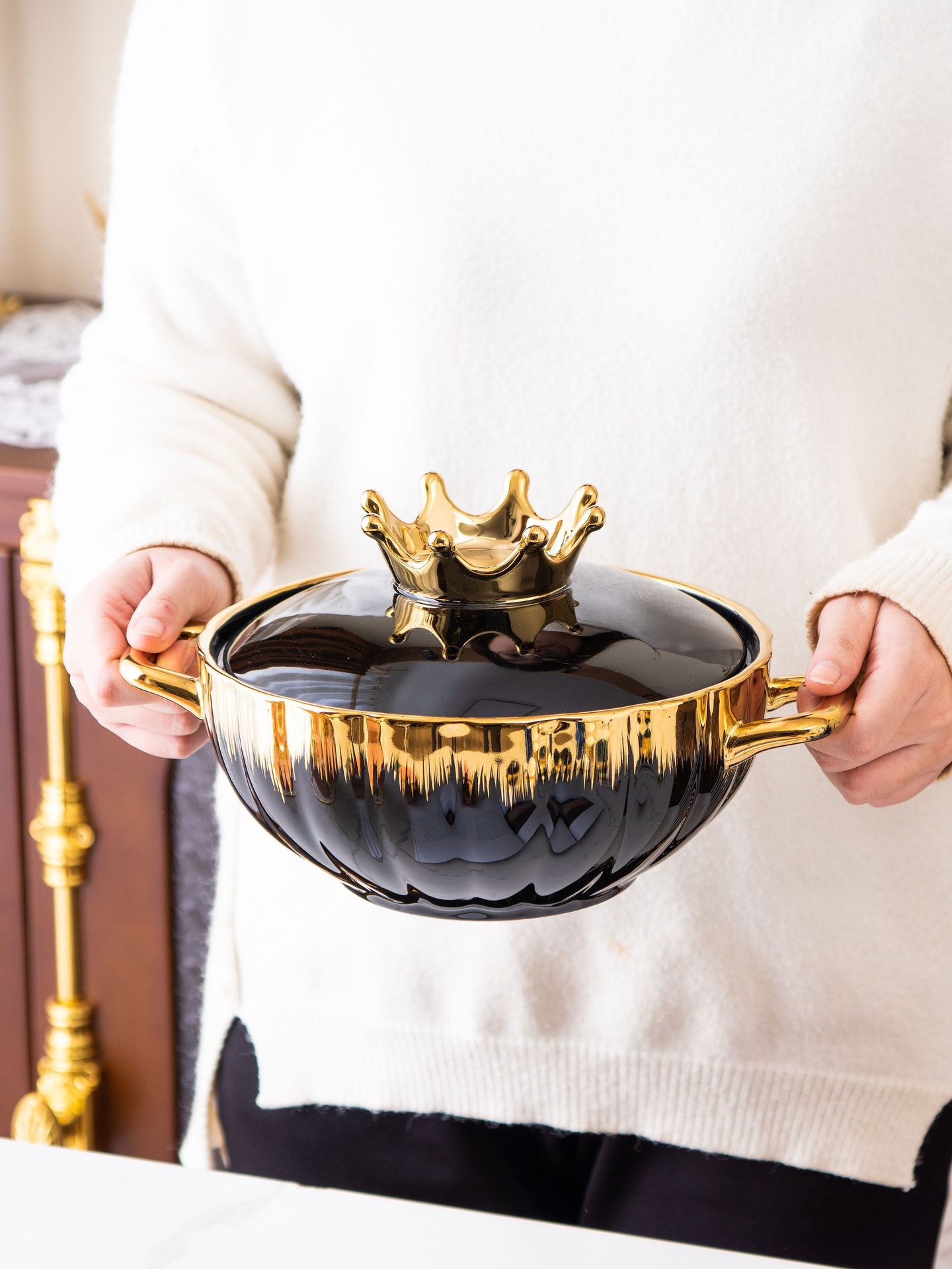 出口创意家用餐具镀金汤锅带盖高档轻奢双耳陶瓷汤锅套装带铁架详情17