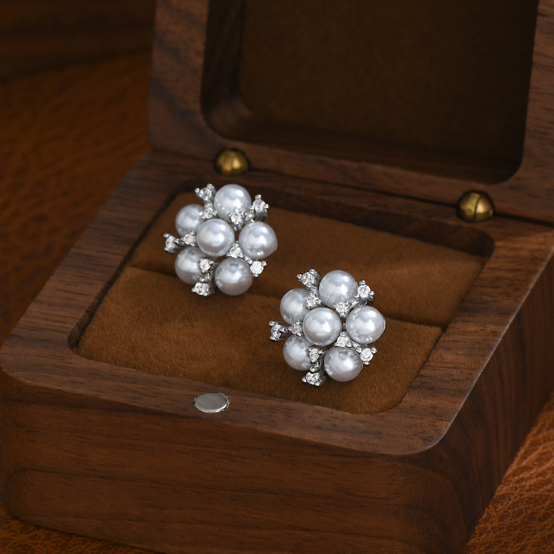 秋冬新款微镶锆石气质耳钉女S925银针复古法式珍珠花簇耳坠耳饰品详情6