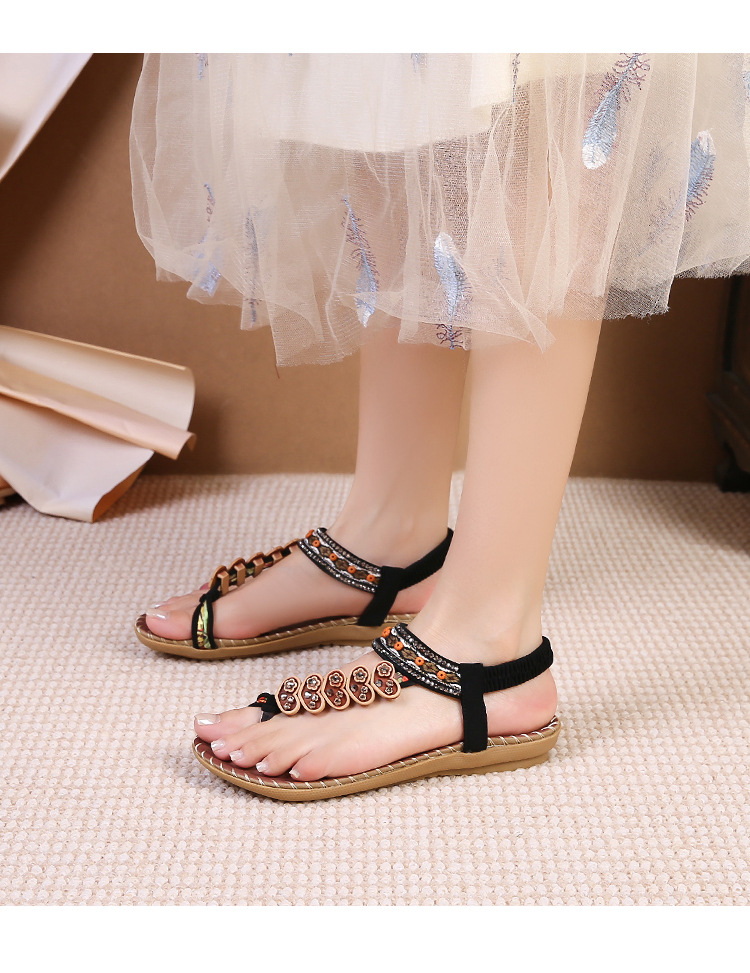 2024跨境凉鞋女夏2024水钻晚风平底圆头夹脚露趾凉鞋女详情32