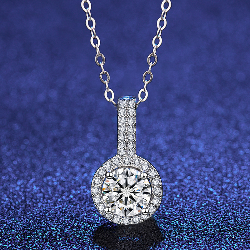 A high-quality imitation D-color moissanite four-leaf clover female pendant with eight hearts and eight arrows from a live-streaming product by a popular influencer on Kuaishou and Douyin pic 46