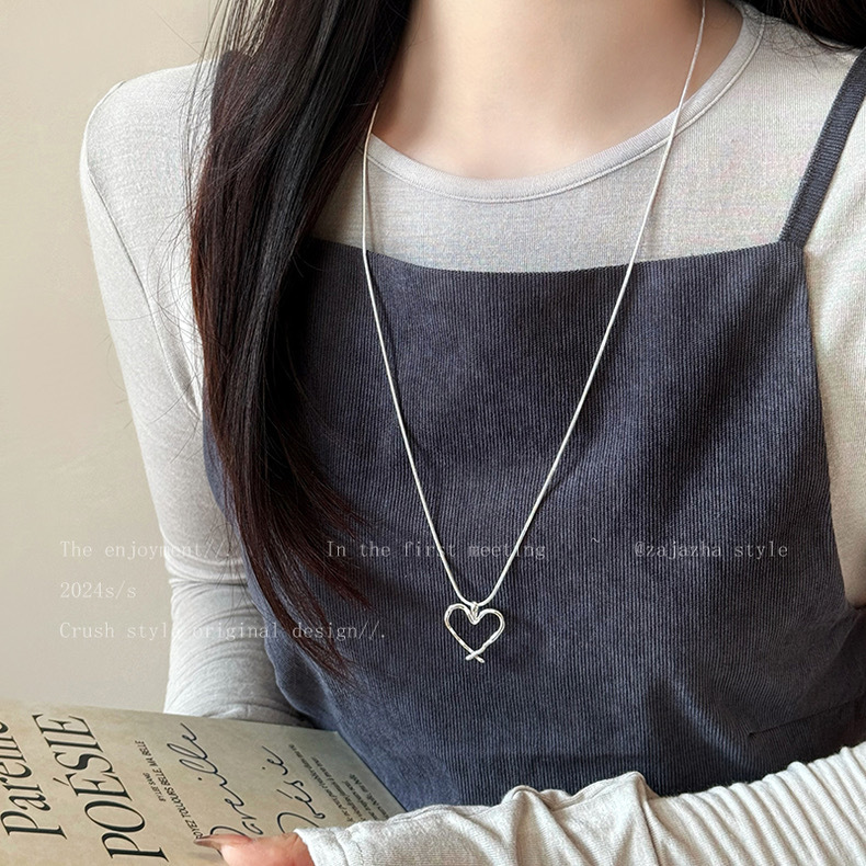 Cold and simple pull-out silver titanium steel snake bone necklace for women, 2025 new style, light luxury and high-end long sweater chain pic 4