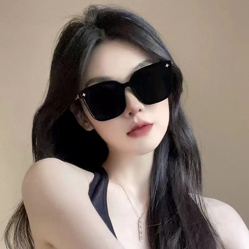 gm eyewear, a popular online celebrity on Douyin, offers UV-resistant polarized sunglasses and driving sunglasses. These sunglasses exude a sense of sophistication for women and make the face look smaller pic 4