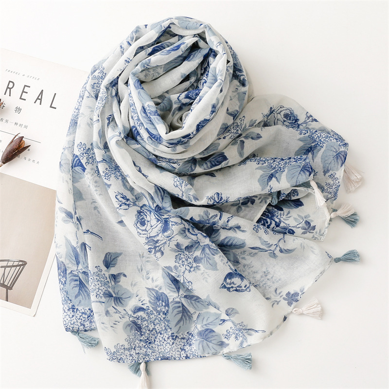 A traditional Chinese style, retro blue and white porcelain, cotton and linen hand-held scarf with a touch, and a long fringed gauze scarf pic 14