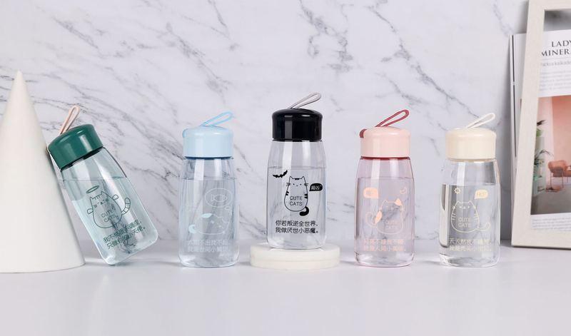 Binking nuevo venta directa de fábrica transparente de dibujos animados de color con la mano taza de plástico deporte simple para hombres y mujeres estudiantes copa espacio pic 2