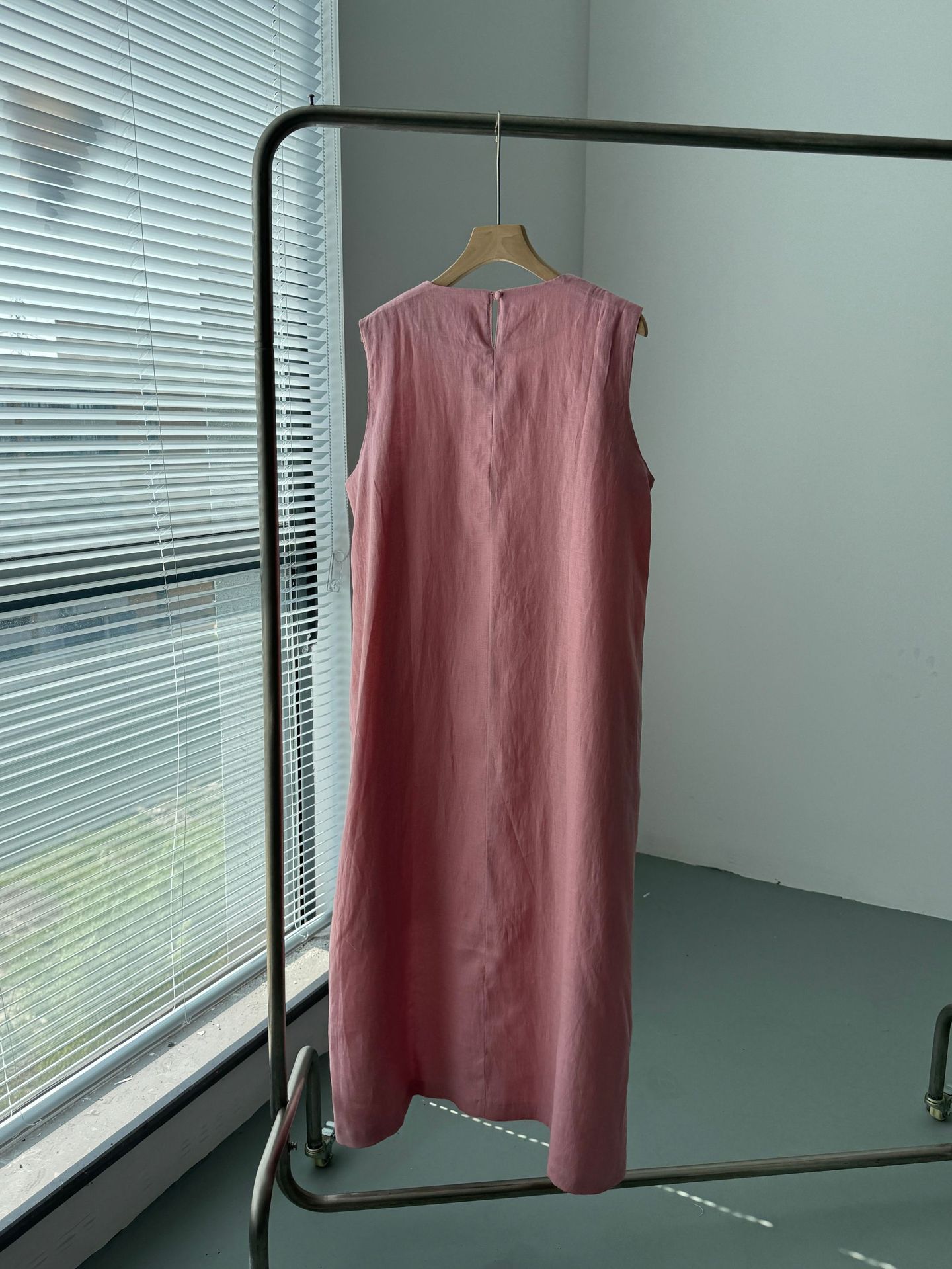 2024 Minimalist and elegant all-linen vest dress for women, summer sleeveless long dress for women pic 34