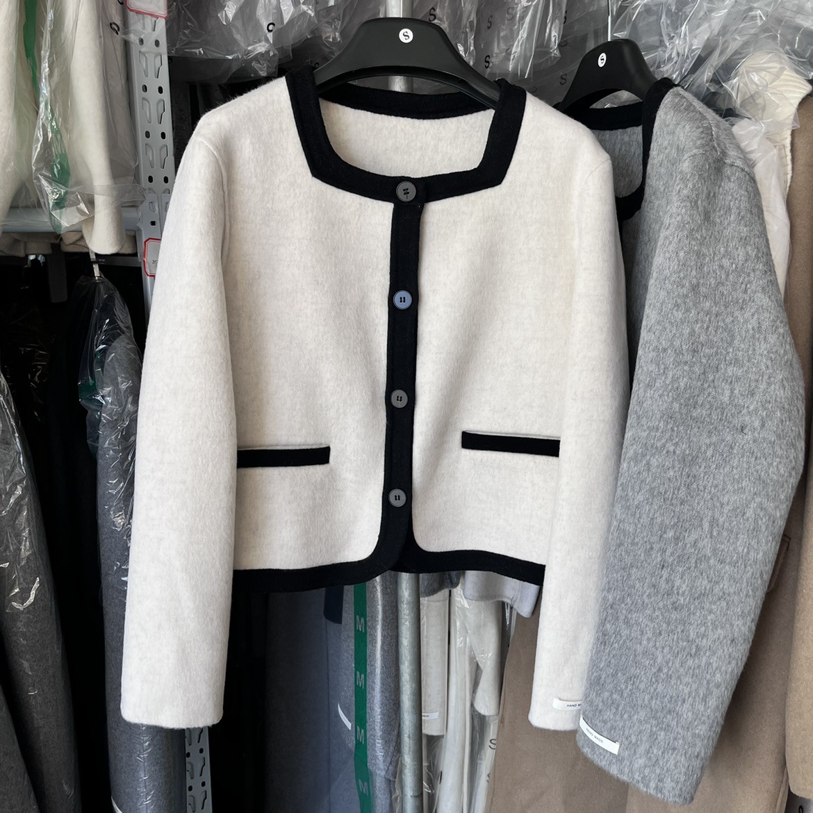 French chanel-style short double-sided wool and woolen coat for women to look younger and petite in spring. Cashmere Hepburn style top pic 17