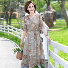 The 2022 new summer mom dress for middle-aged and elderly people aged 40 and 50 short-sleeved chiffon dress is elegant and stylish, making them look younger and slimmer pic 29