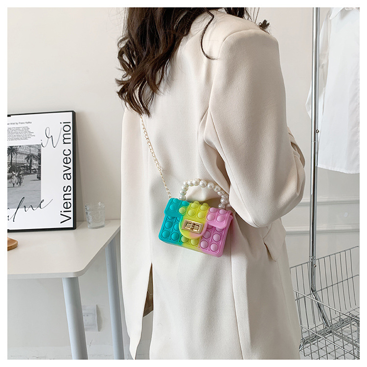 A new silicone bag for women in spring 2022, a trendy and avant-garde rat-killing pearl chain small square bag pic 28