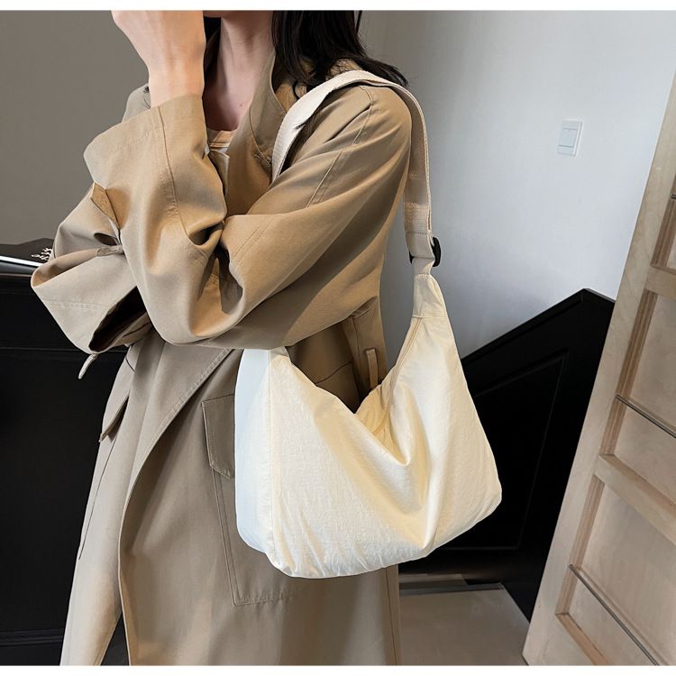 防水尼龙布袋斜挎包2024新款百搭饺子包简约百搭大容量上课单肩包详情25