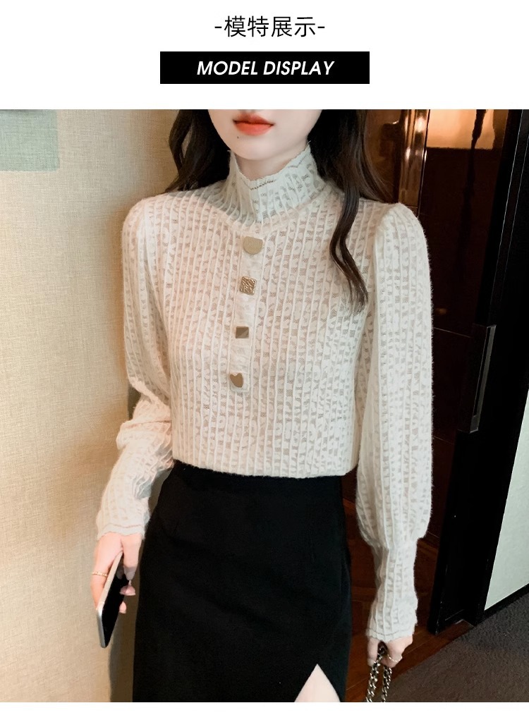 For the 2022 autumn and winter collection, women can wear a small stand-up collar with an elastic and form-fitting lace base layer and a thick fleece top pic 13