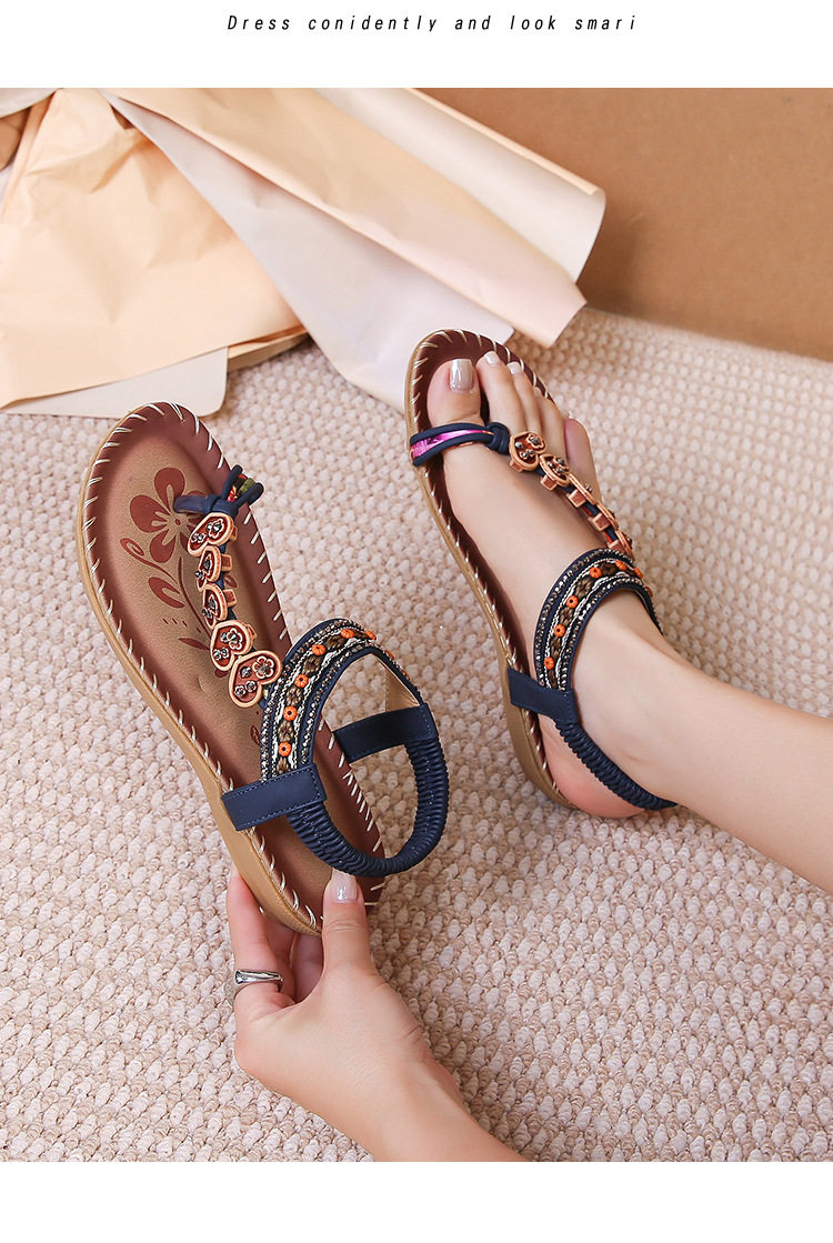 2024跨境凉鞋女夏2024水钻晚风平底圆头夹脚露趾凉鞋女详情17