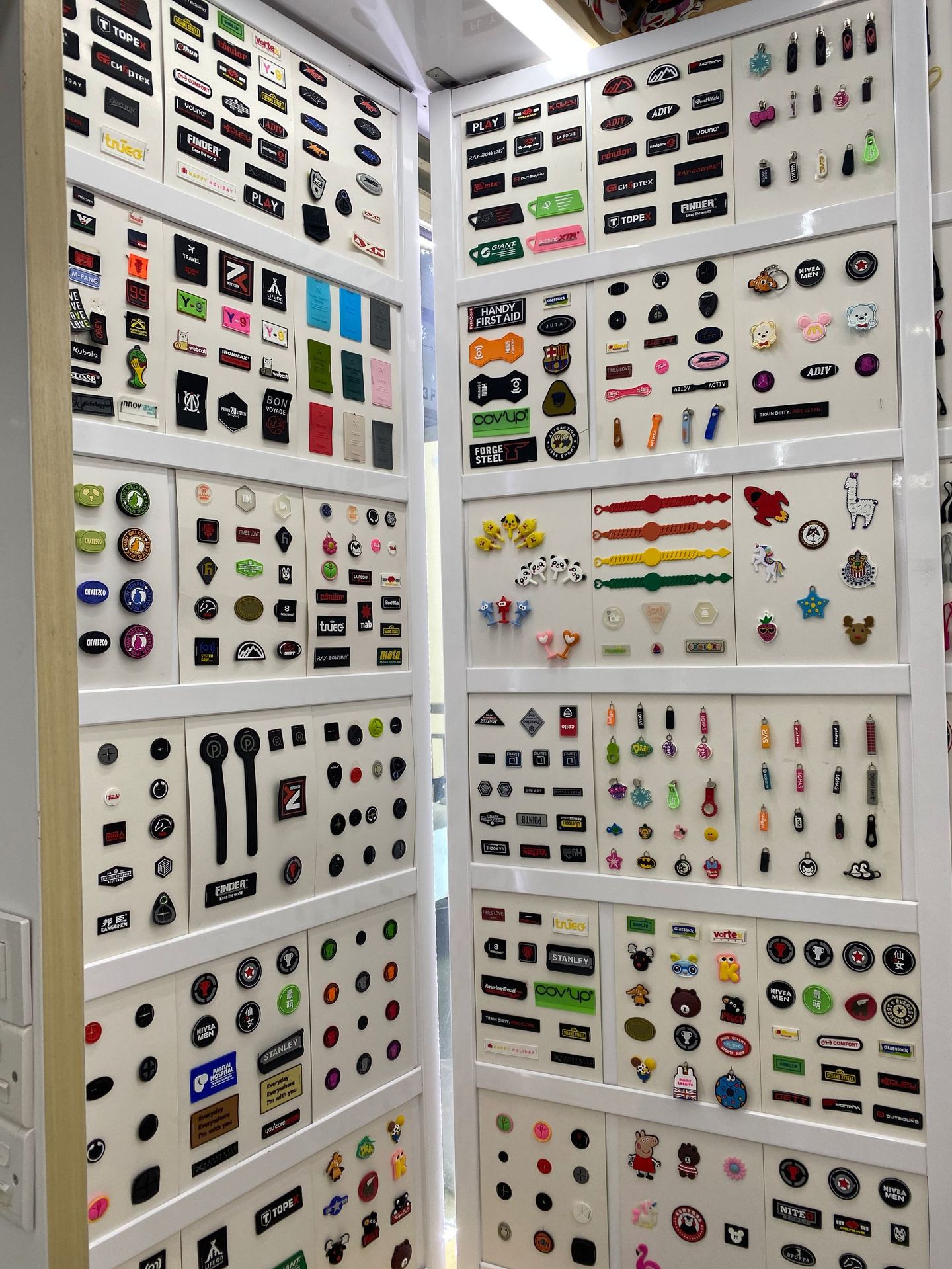 cd hole, leather label, soft rubber, epoxy resin, two-color round headphone jack, various pattern shapes, rubber stamps, silicone pull tags pic 3