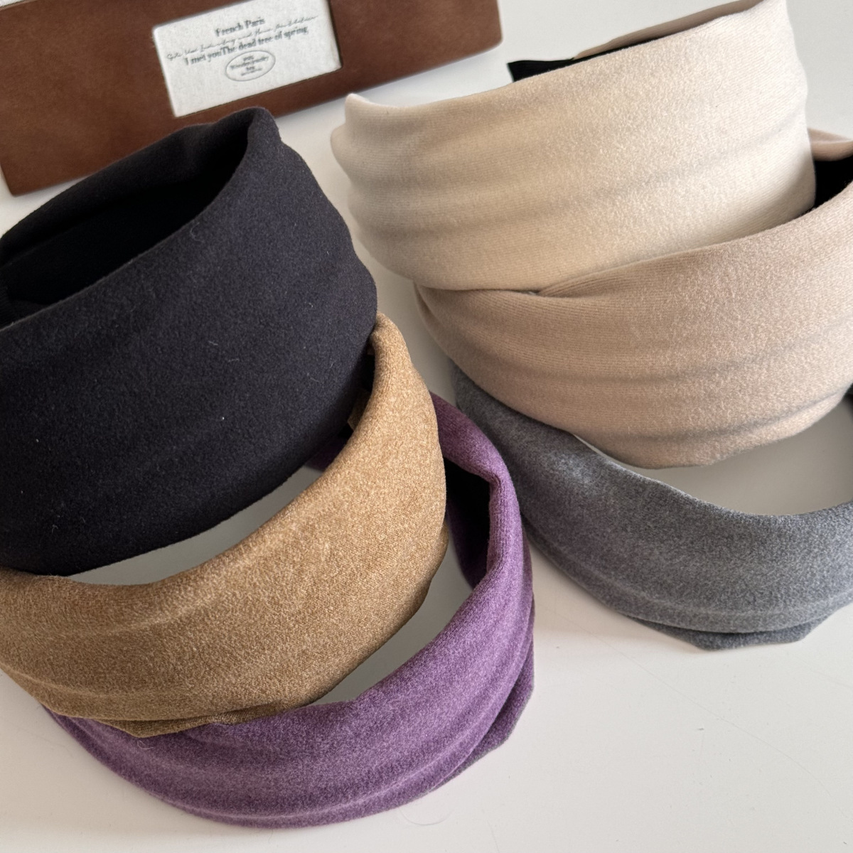 Wide-brimmed solid-color retro hair band, comfortable fabric, fashionable and high-end style, hairpin headband, versatile and elegant, high top hair accessory pic 8