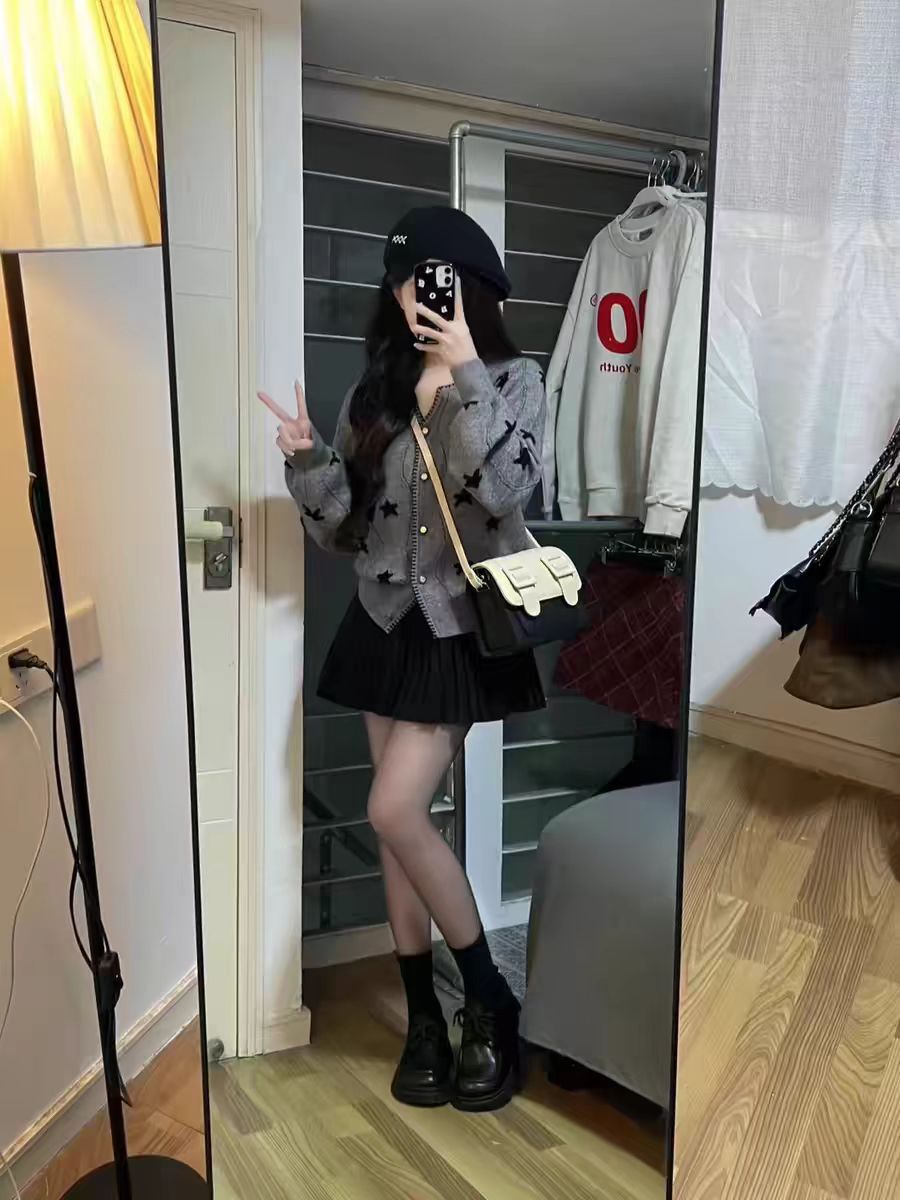 A stylish and unique round-neck long-sleeved, fresh five-pointed star jacquard knitted sweater for women, a new spring and Autumn 2024 cardigan top pic 11