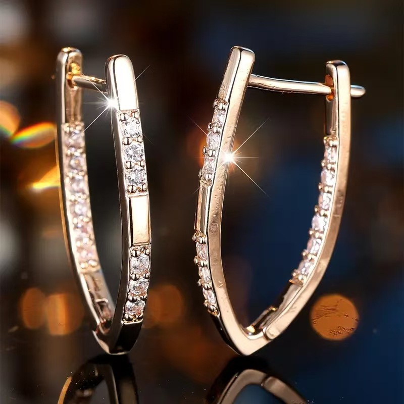 The new fashionable micro-inlaid zircon V-shaped high-end earrings are unique geometric earrings for women, with a distinctive and niche style that exudes a trendy vibe pic 4