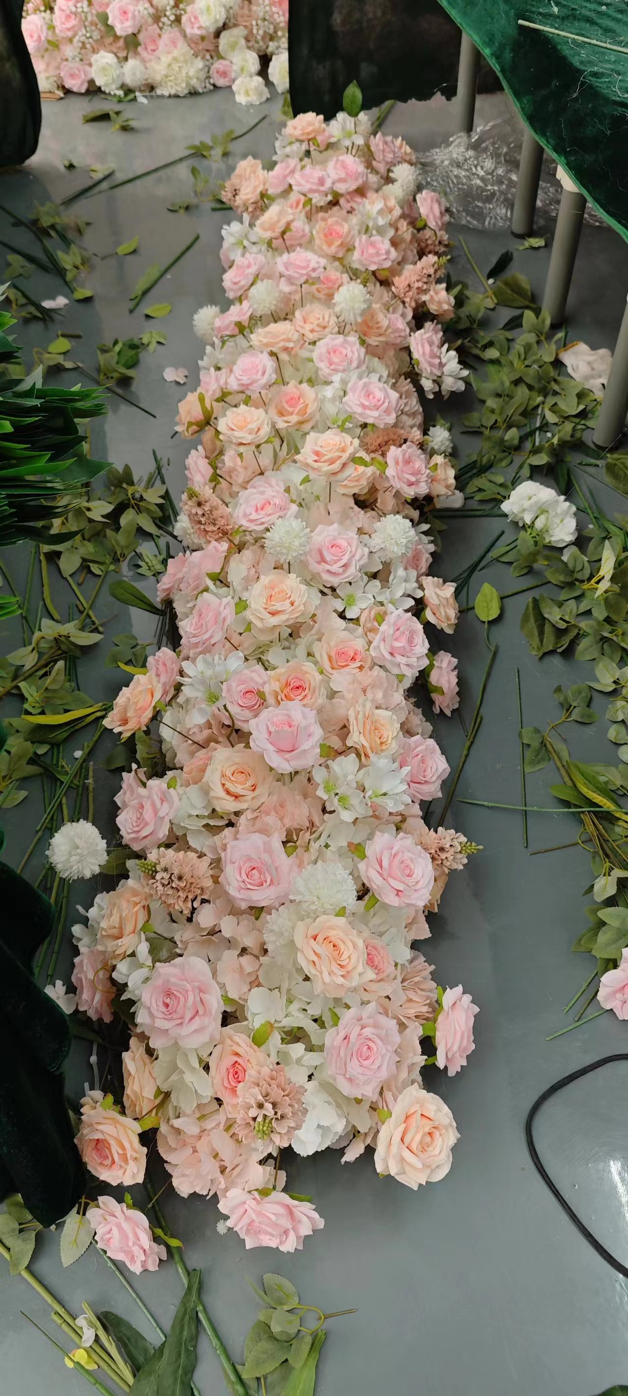 跨境粉色紫色长条桌花花艺 酒店婚礼宴会节日橱窗装饰假花仿真花详情15